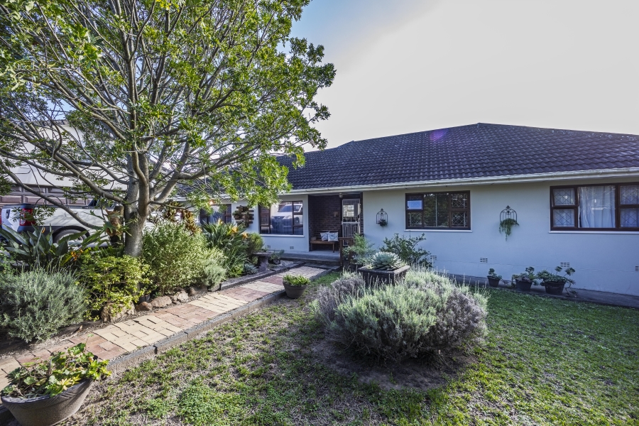 3 Bedroom Property for Sale in Beacon Bay North Eastern Cape